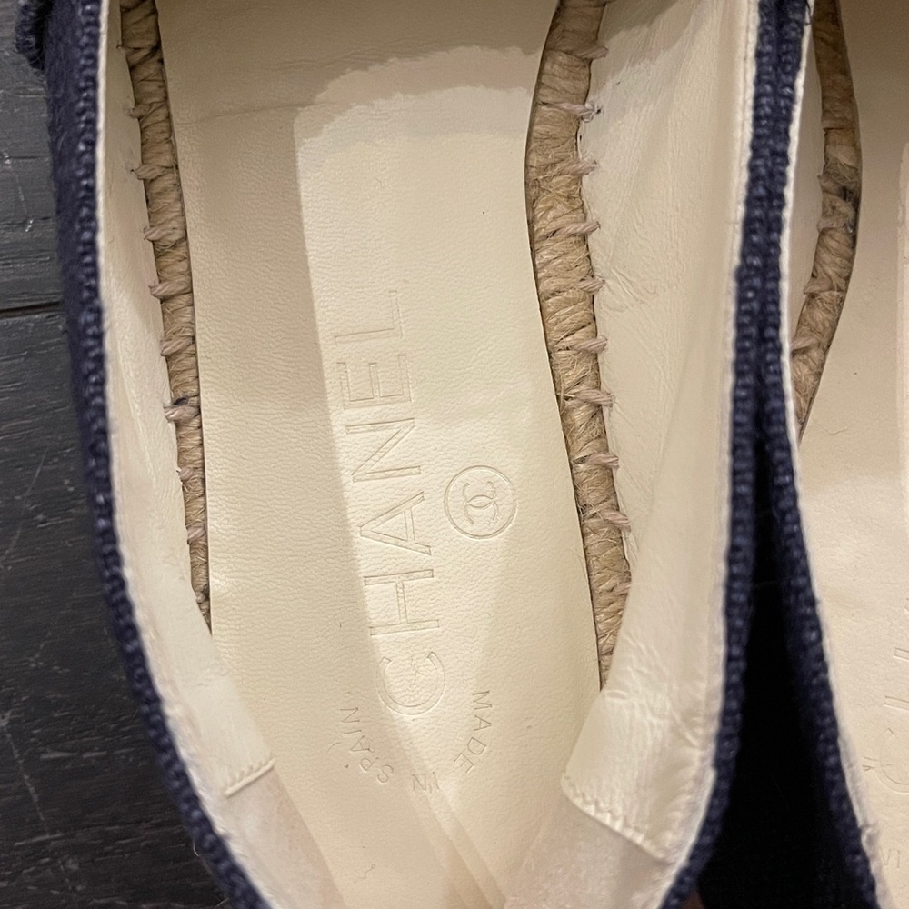 Authentic Chanel Black Blue Canvas Espadrille CC cloth Flats Size 38 women - Picture 4 of 9